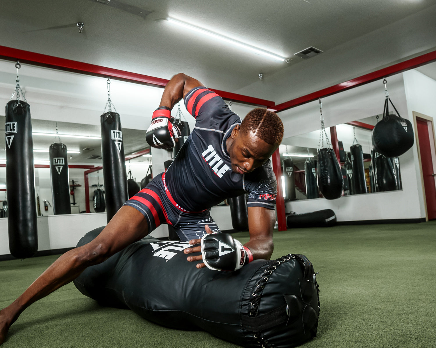 Title Boxing Gel World Strap Style Heavy Bag 2.0 - Black/Red, 150 lbs